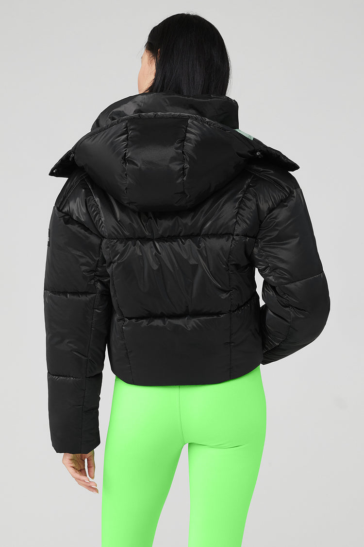 Cropped puffer jacket in black - Alo Yoga