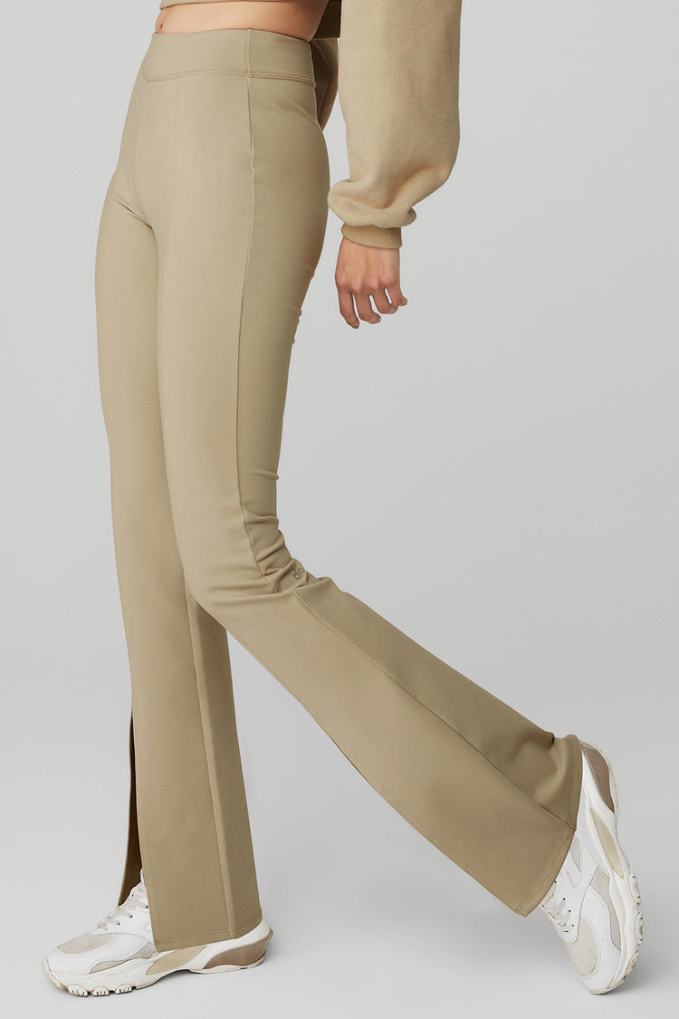 Airbrush High-Waist 7/8 Flutter Legging in California Sand by Alo Yoga