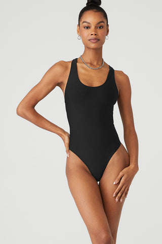 Catch me in this @Alo Yoga bodysuit all spring and summer bc it's