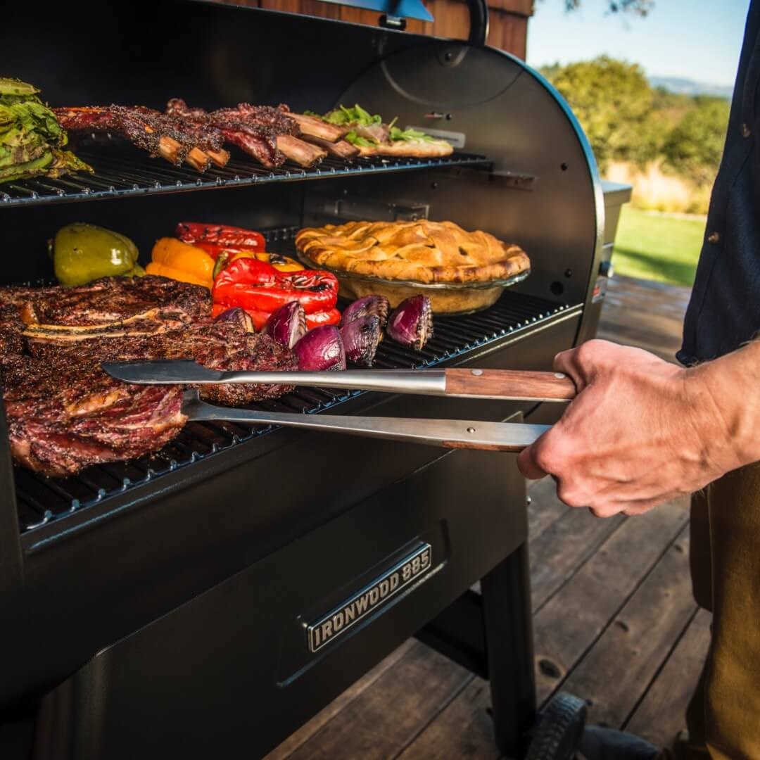 Traeger Ironwood 885 Pellet Grill The Que Club
