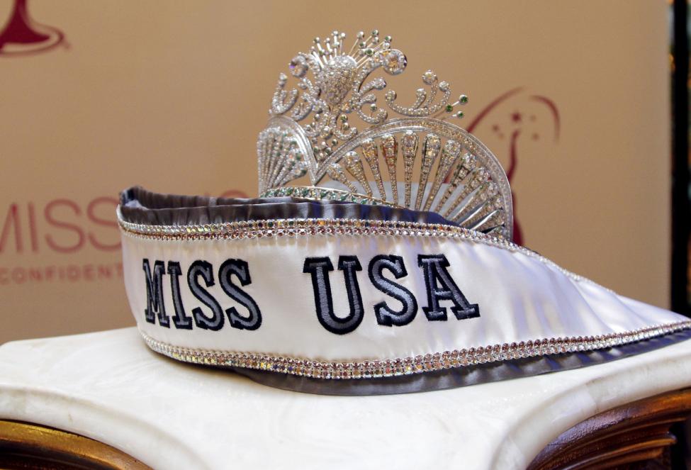 ladies sash that says miss universe for sale