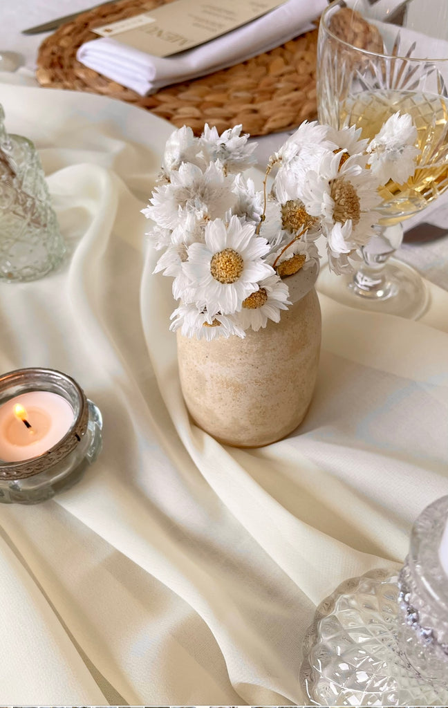 spring daisies on tablescape