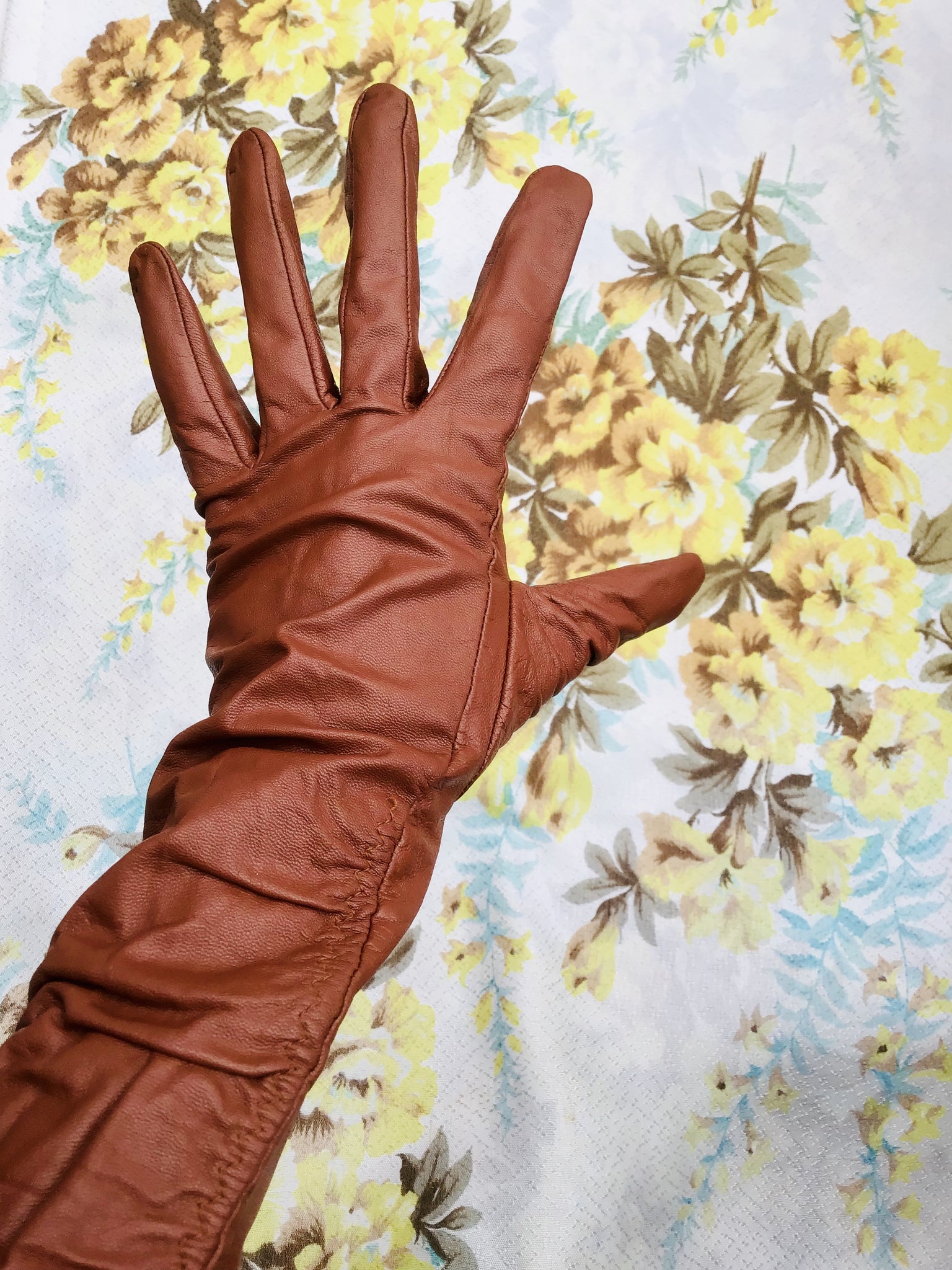 brown faux leather gloves