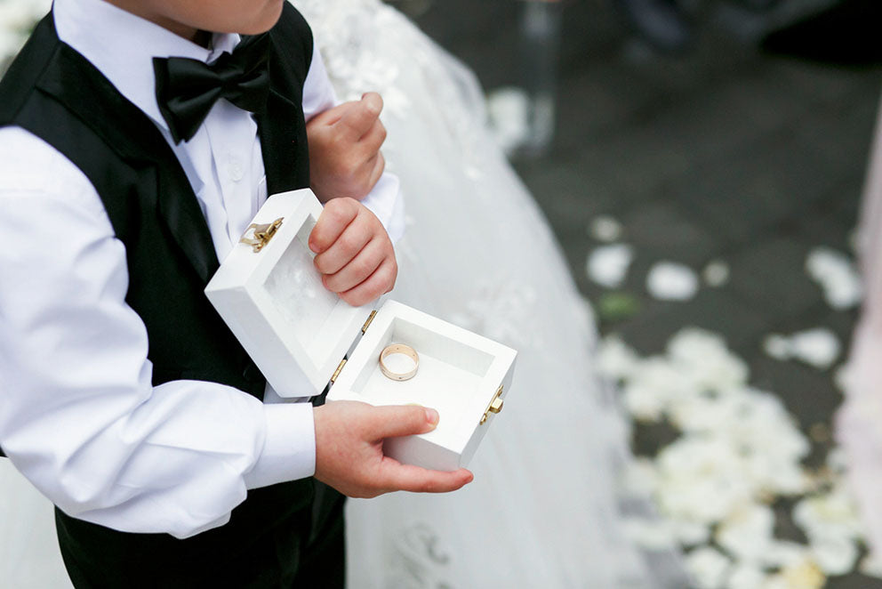 6 Officiant Tips for a Perfect Wedding Ring Exchange | AMM Blog