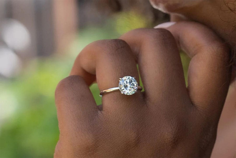 silver ring round diamond