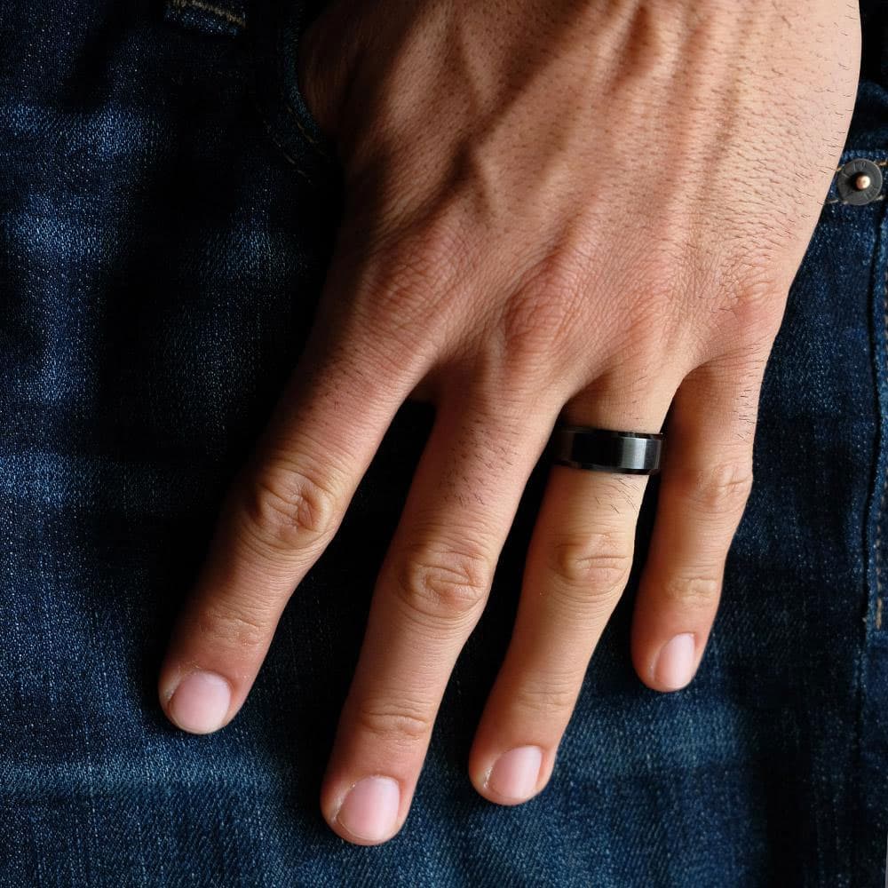 Man Wear Engagement Ring In Which Hand 2024 | favors.com
