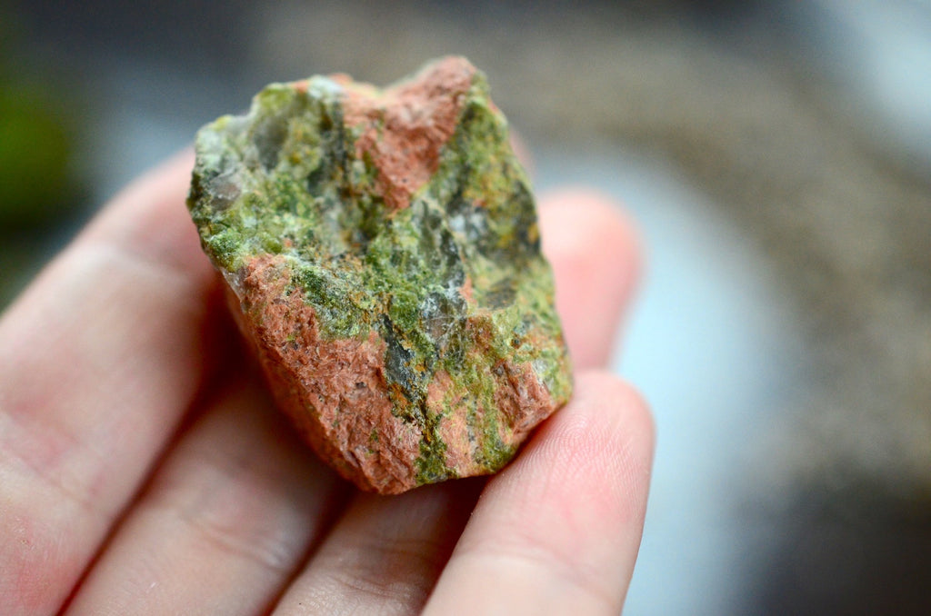 piedra unakite en bruto