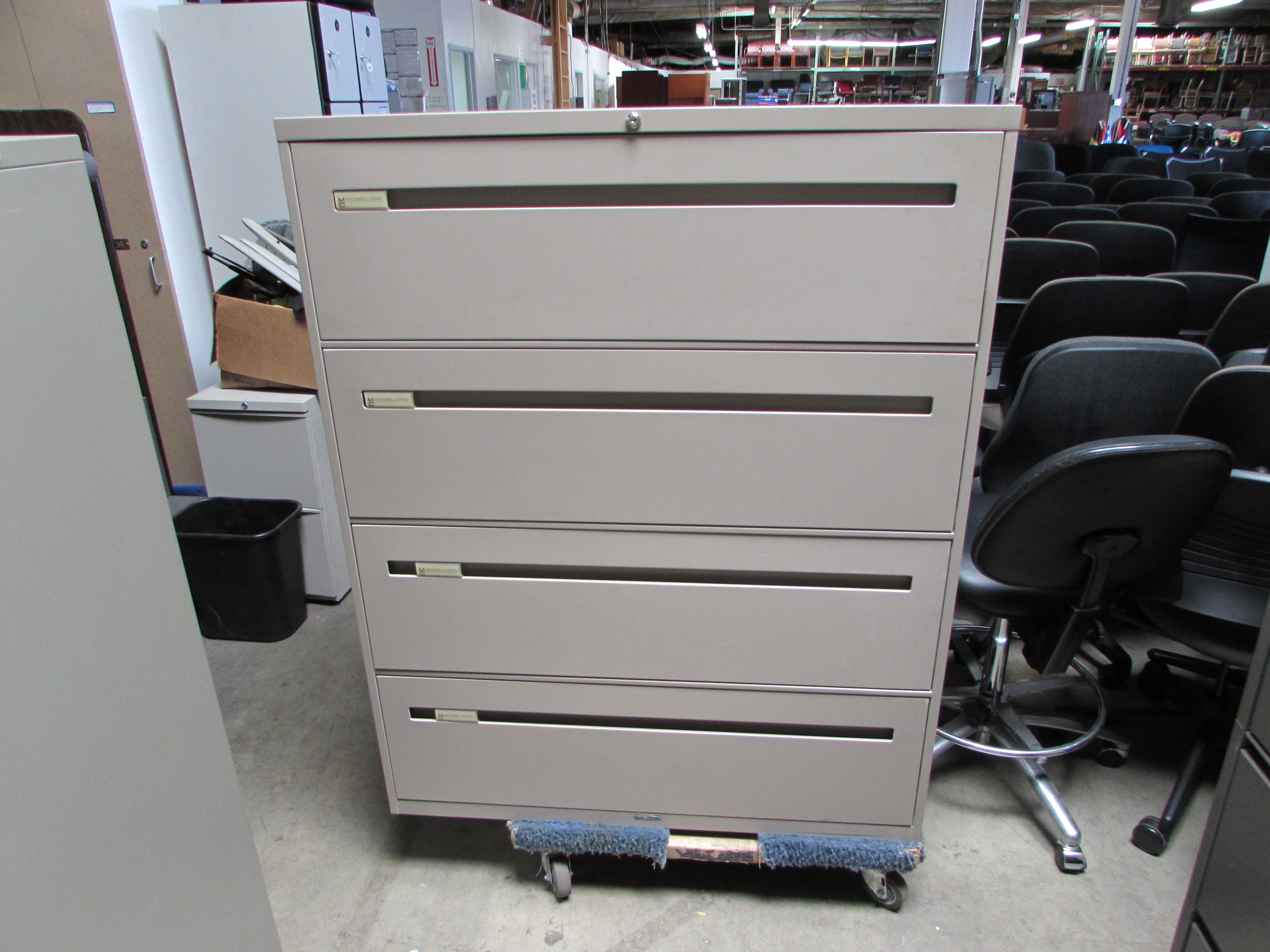 Mcdowell And Craig Locking 4 Drawer 42 Putty Lateral File