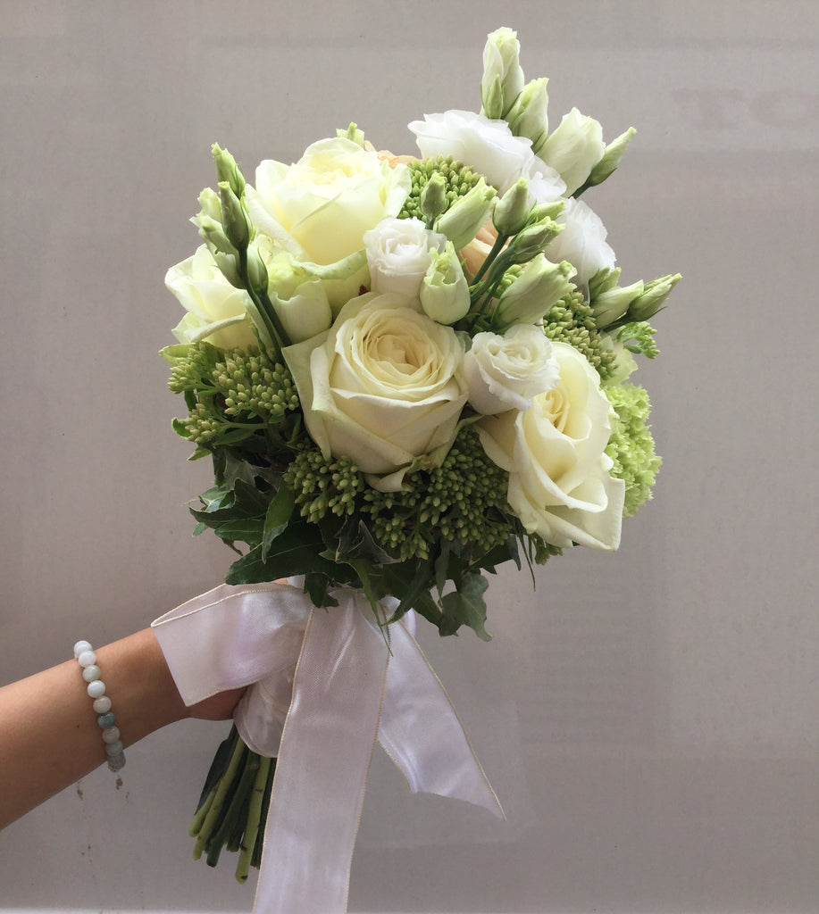 Bouquet de mariée blanc – LaLavanda by Fleurs des Batignolles Boutique  Paris 8e