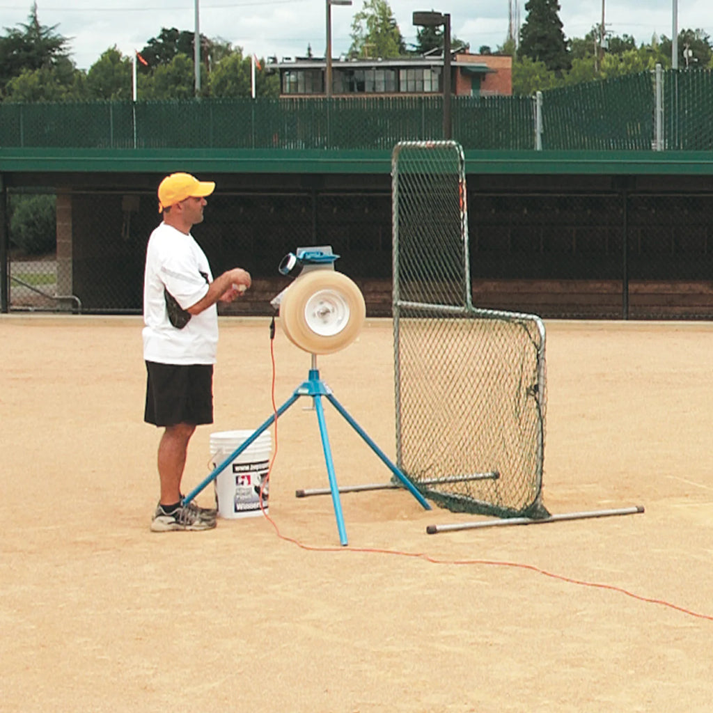 How a one wheel pitching machine works with an L-Screen