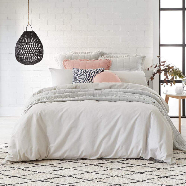 white bed duvet set