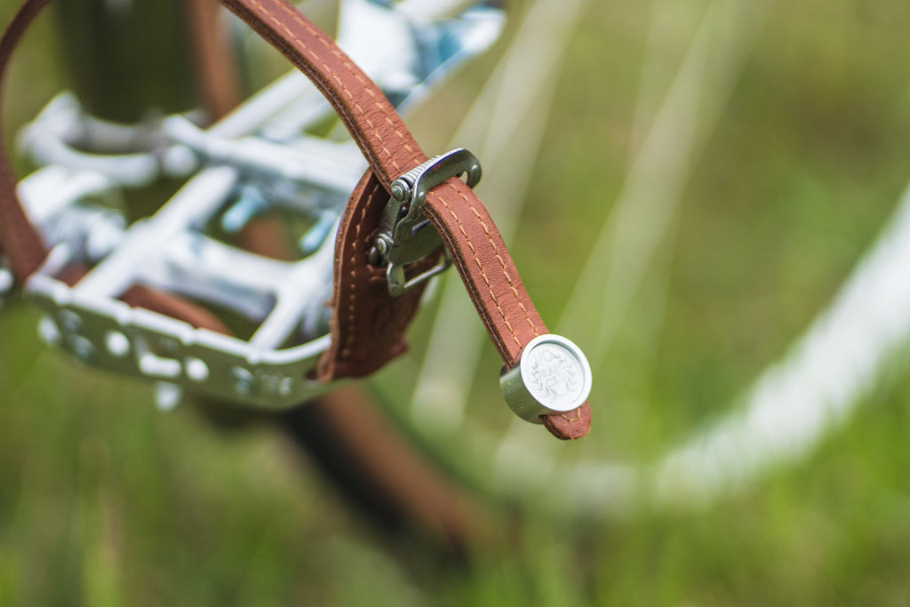 Velo Orange Pass Hunter with Constructeur Racks Growtac Brakes and Continental Tires