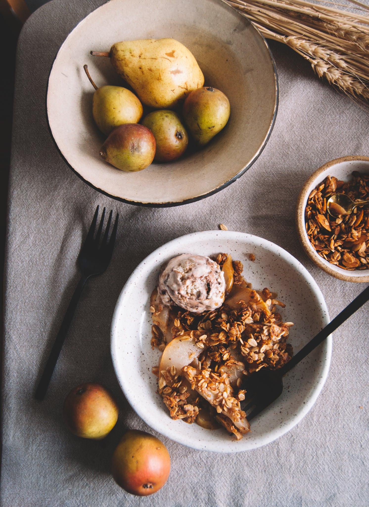 Chai Pear Streusel Crisp Granola with Jamie's Farm New York | Best Fruit Crisp Recipe for the Holidays