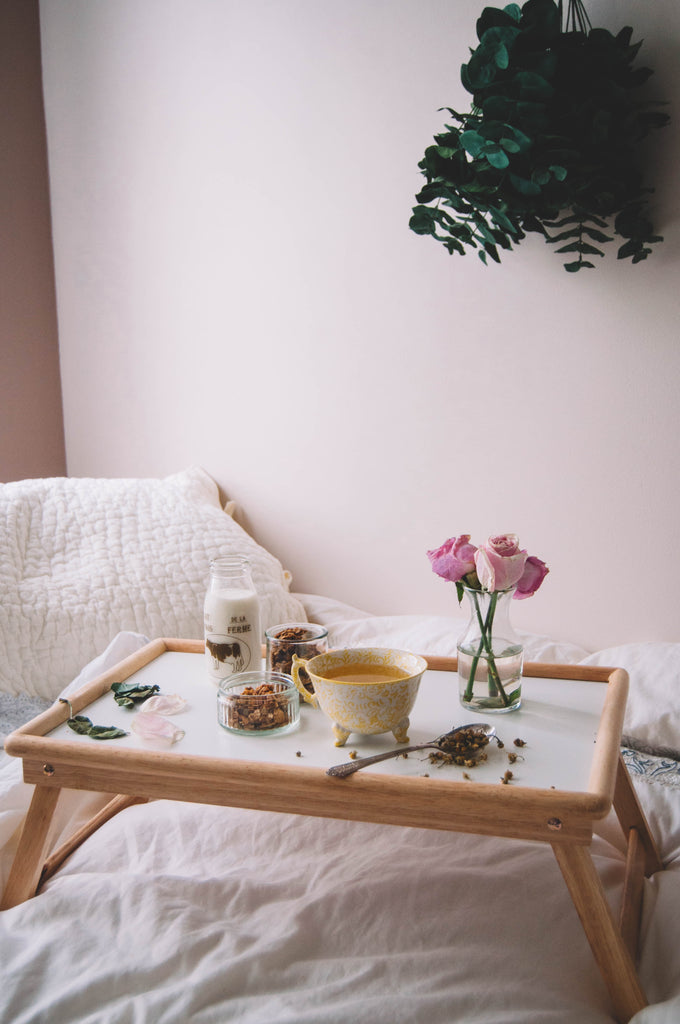 mother's day at home covid-19 ideas breakfast in bed healthy gift subscription box