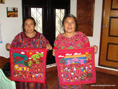 Artesan Mayas Artisans with Embroideries