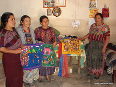 Artesan Mayas Artisans with Embroideries