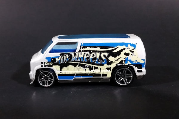 hot wheels custom 77 dodge van 2007