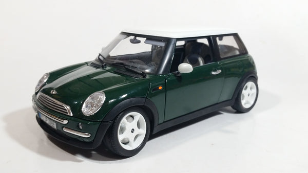 2001 Burago Mini Cooper Dark Green With White Roof 1 18 Scale Die