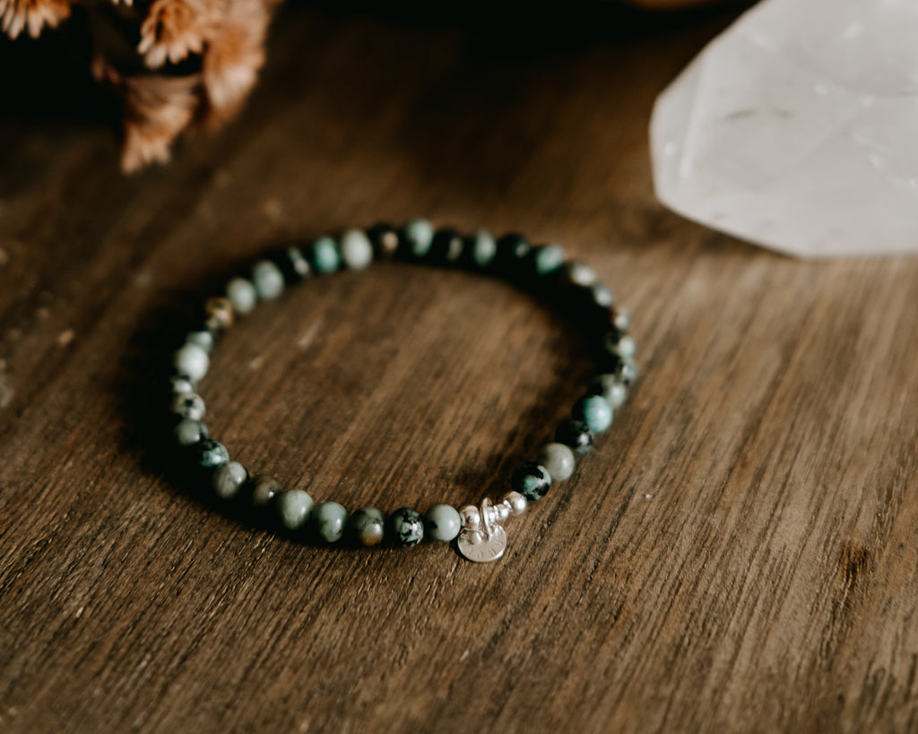 Bohovibes bracelet in turquoise and silver. Handmade jewelry from precious stones.