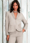 Ploumanac'h Arona Blazer in Canapa. A chic and versatile addition to your spring/summer wardrobe. Made with premium stretchy cotton fleece from Italy, this blazer provides ultimate comfort and flexibility while maintaining a flattering, regular fit. Whether you're dressing it up for the office or dressing it down for a casual weekend look, the Arona Blazer has got you covered in style. Experience the perfect combination of fashion and function with this must-have piece.