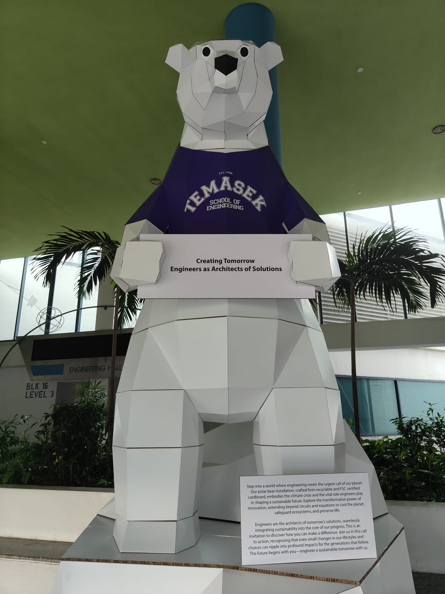 temasek-polytechnic-polar-bear-statue-3