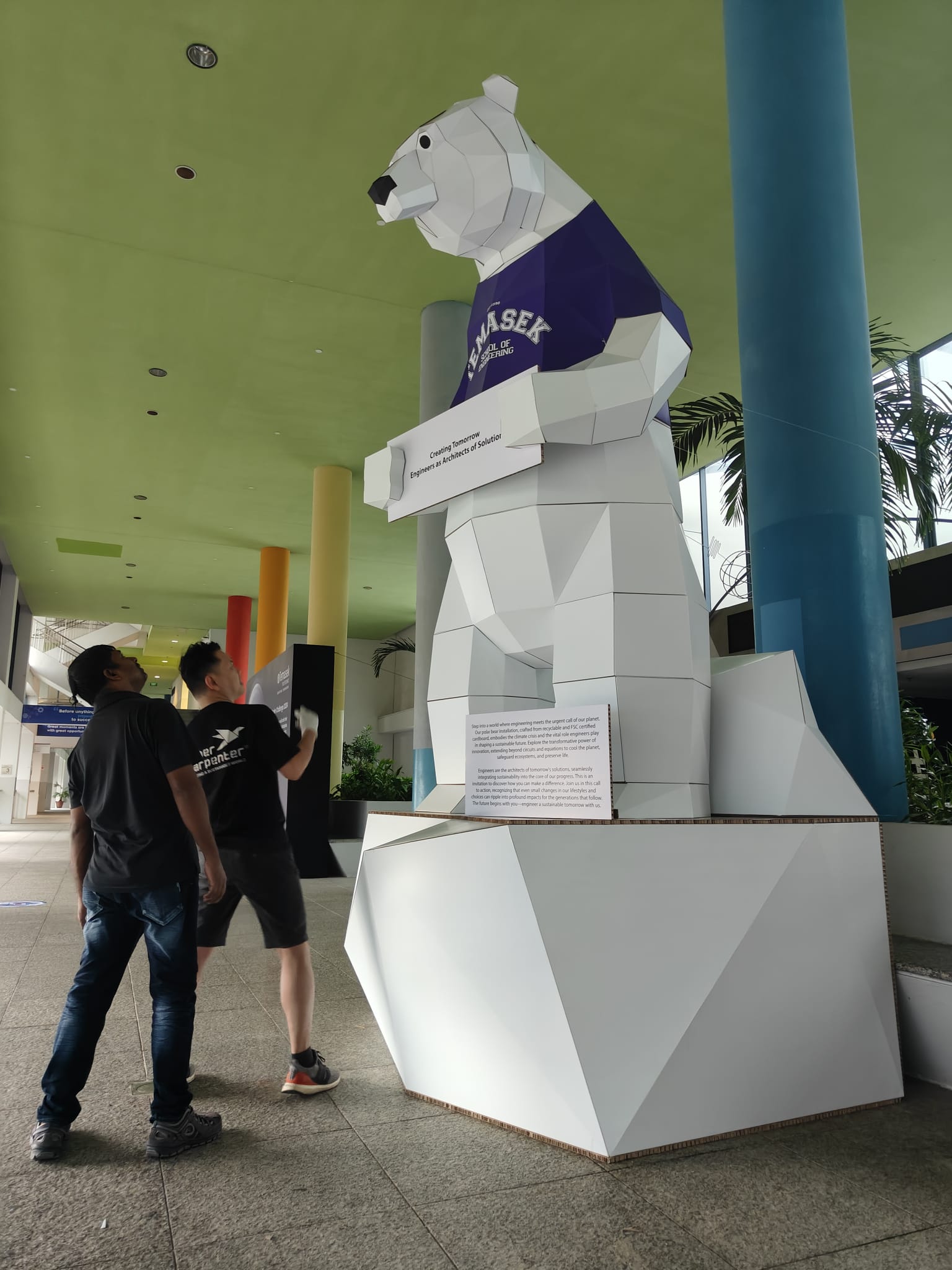 temasek-polytechnic-polar-bear-statue-1