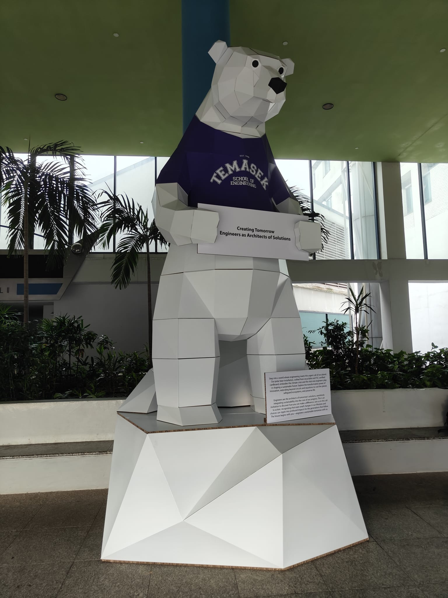 temasek-polytechnic-polar-bear-statue-2