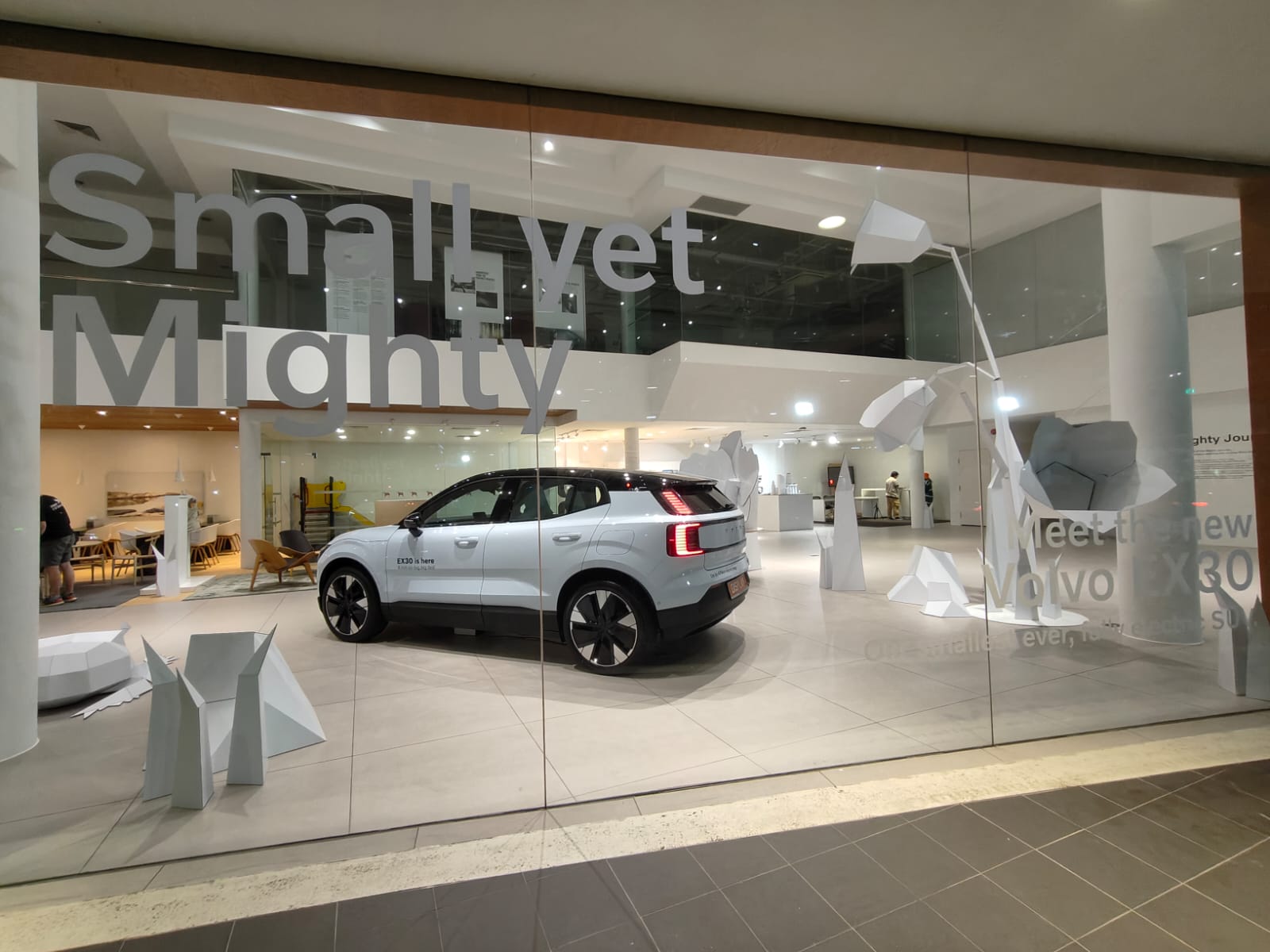 volvo-window-display-3