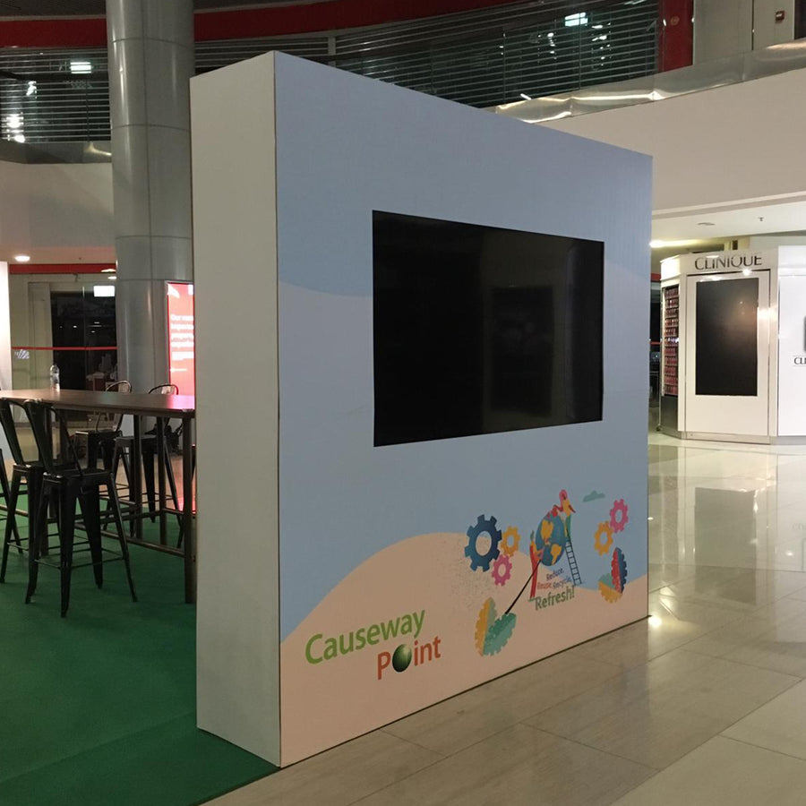 Backdrop with TV – Paper Carpenter
