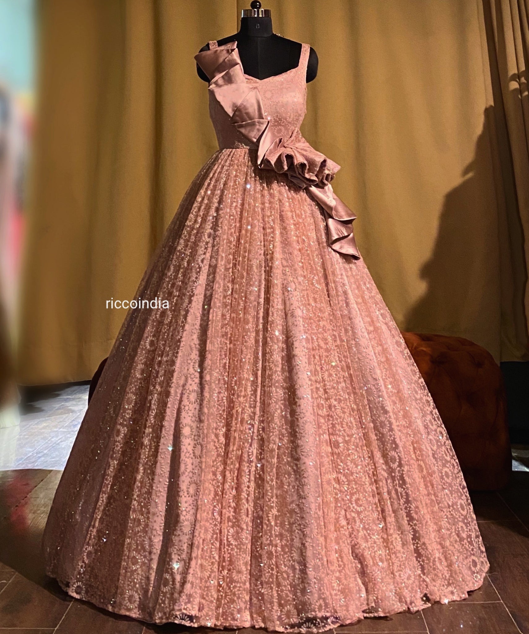 Rose gold structured ball gown – Ricco India