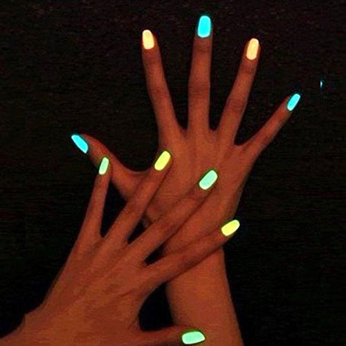 glow in the dark manicure