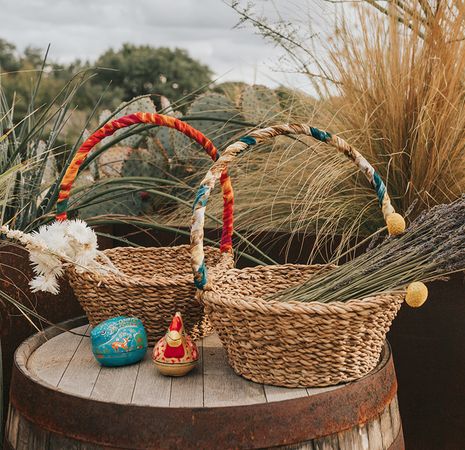 sari handle harvest baskets