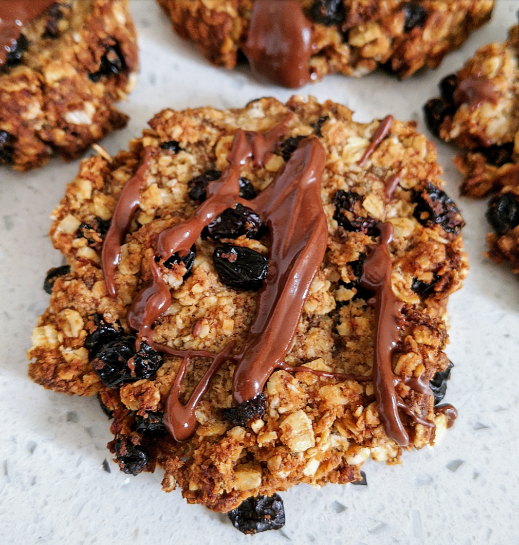 Oat and raisin cookies