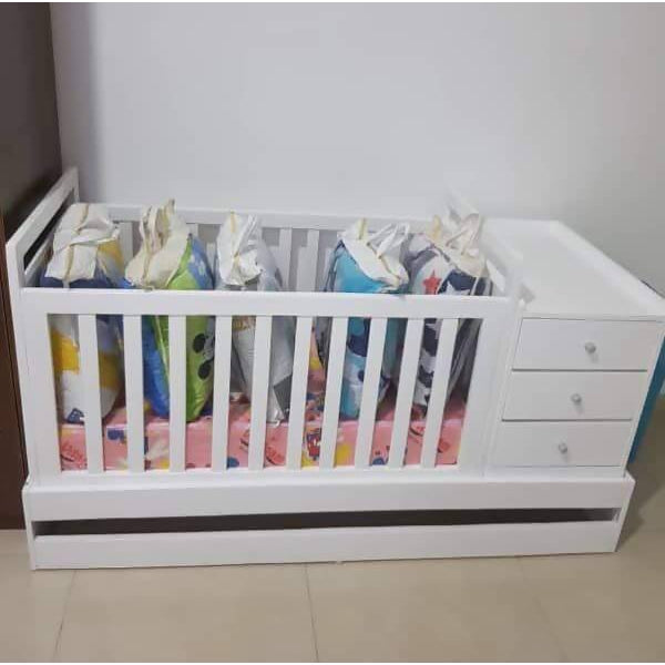 baby crib with drawers