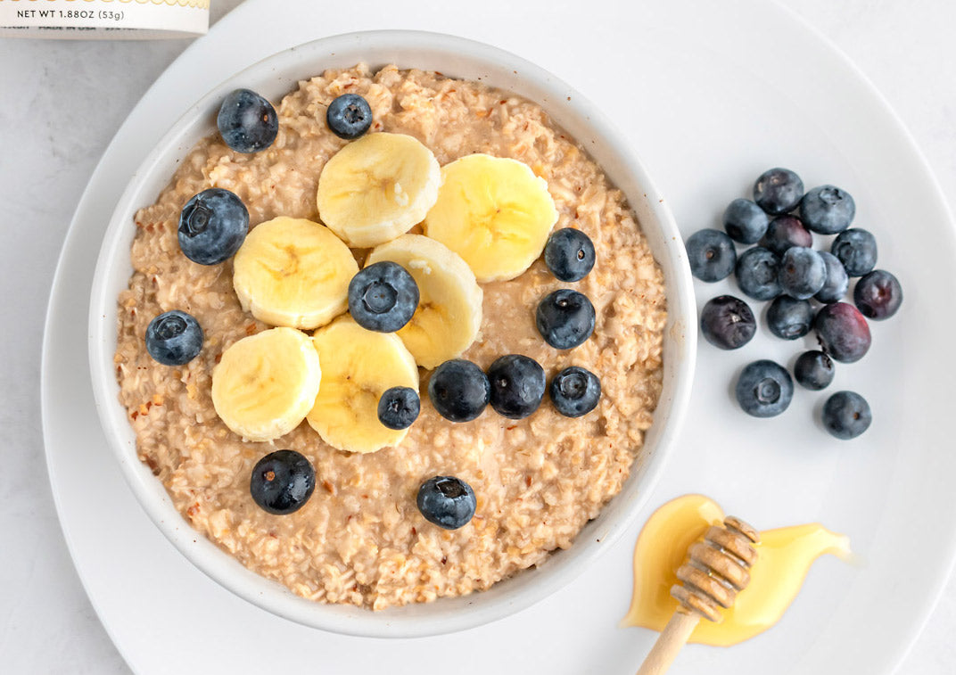 healthy instant oatmeal with bananas and blueberries