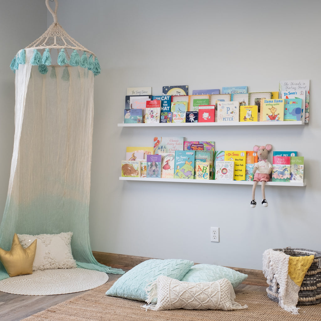 wall bookshelf for nursery