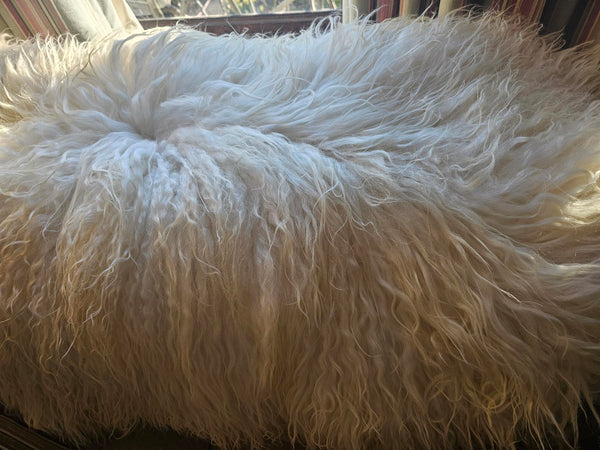 WeatherWool is delighted that Wood and Wool Mel wears our wool AND that we have one of her Icelandic Sheepskin Pelts … IT IS CRAZY BEAUTIFUL!!