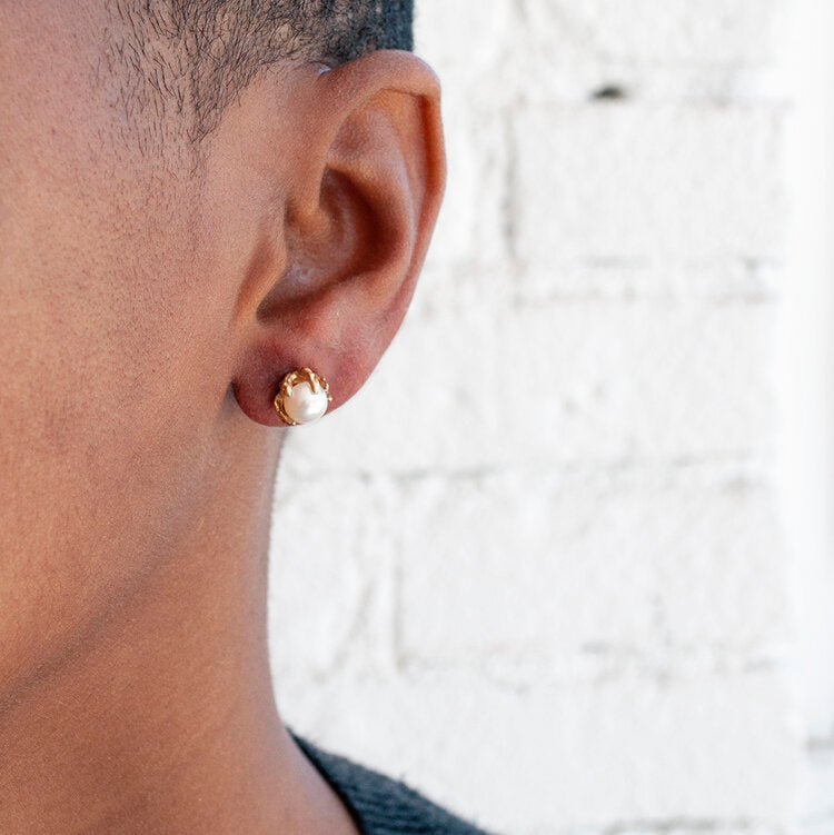 WHITE FRESHWATER PEARL GOLD STUDS