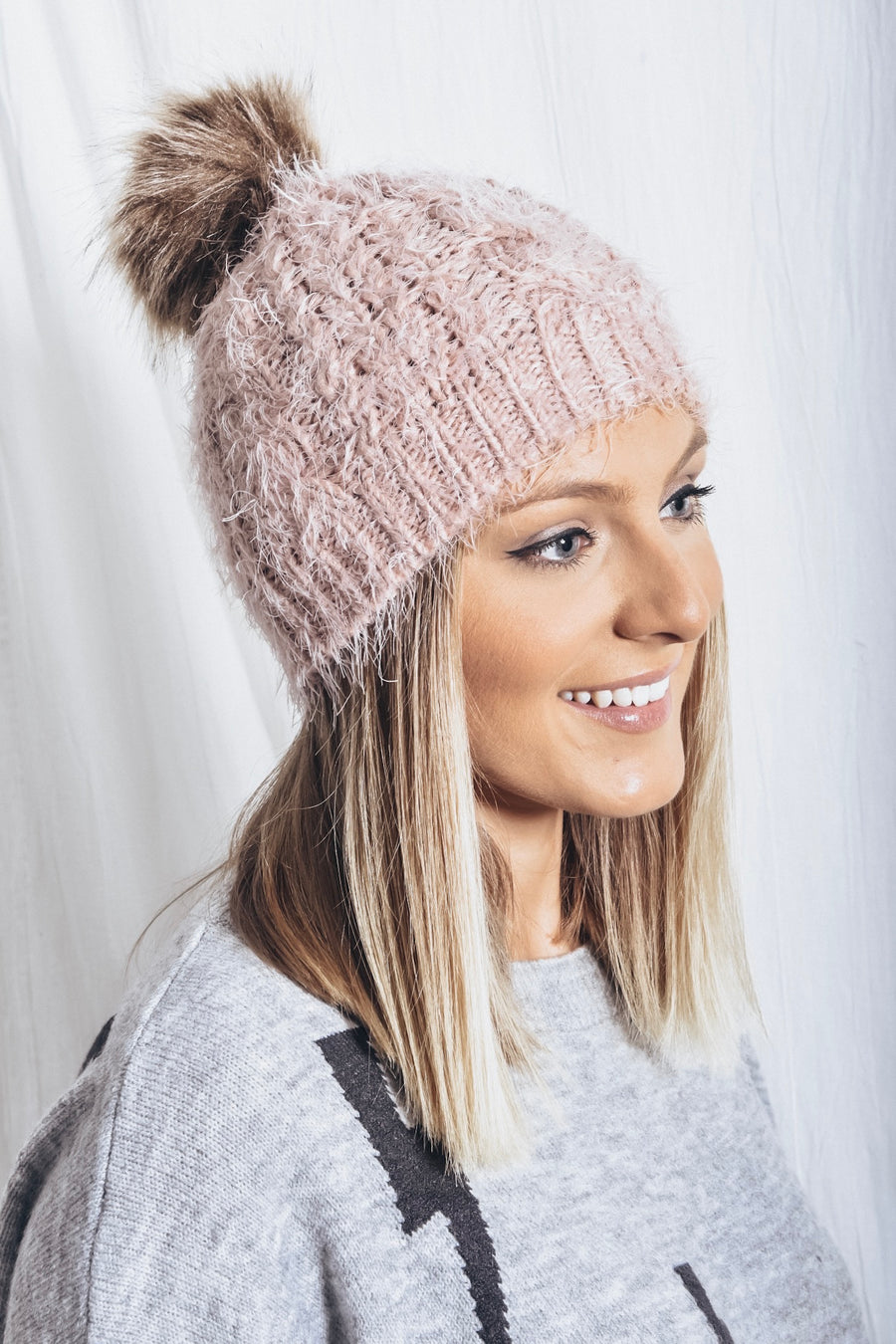 Avery Pom Pom Beanie -light pink