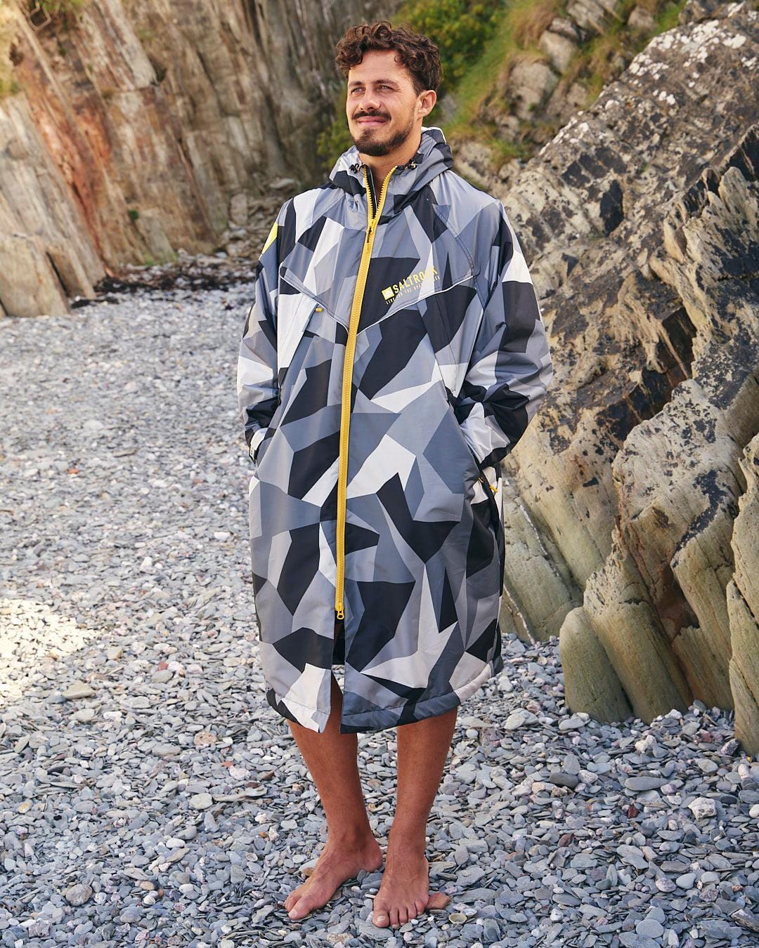 Four Seasons - Camo Waterproof Changing Robe - Grey/Yellow