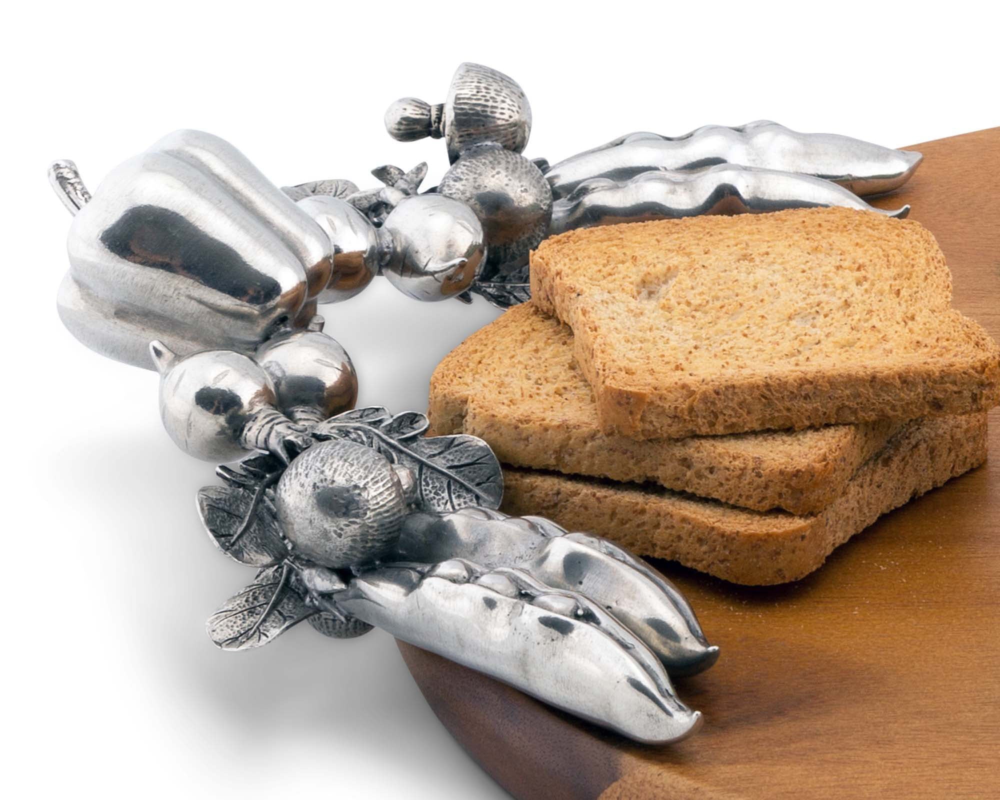 Vagabond House Harvest Round Bread Board with Pewter Wheat Knife