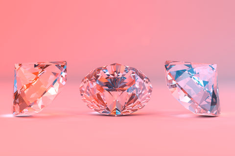 diamantes sobre un fondo rosa