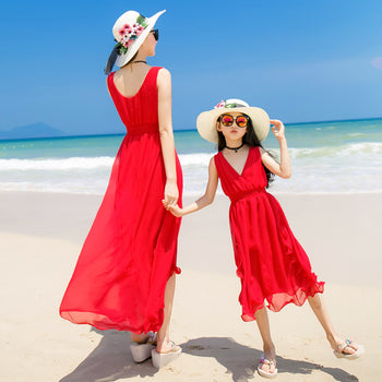 2018 Summer Family Matching Outfits Mother Daughter Long Beach Dresses Red Thin Seaside V Neck Women Holiday Dress