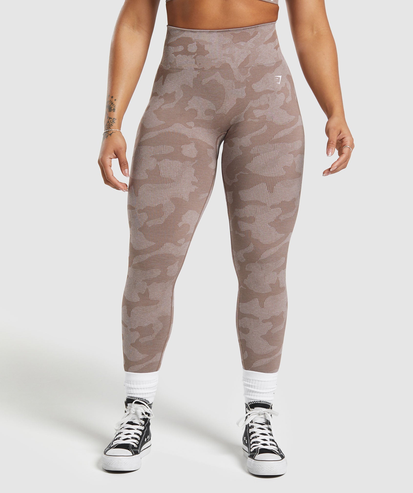 Adapt Camo Seamless Ribbed Leggings dans Mocha Mauve/Stone Pinkest en rupture de stock