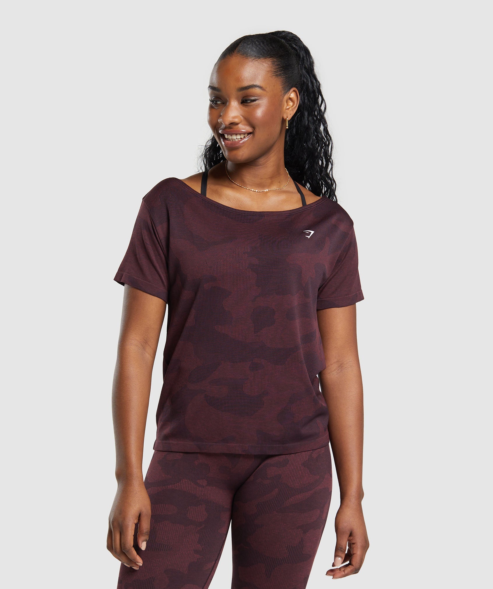 Adapt Camo Seamless T-Shirt dans Plum Brown/Burgundy Brown