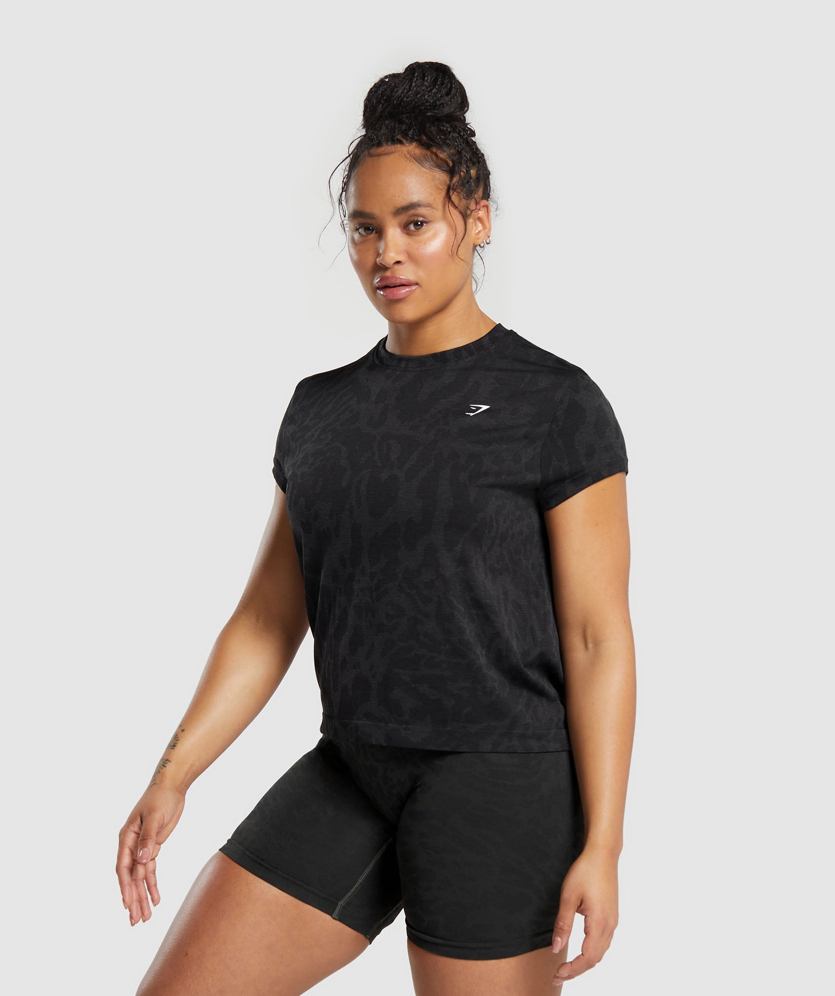 Adapt Safari Seamless T-Shirt in Black/Asphalt Grey - view 3