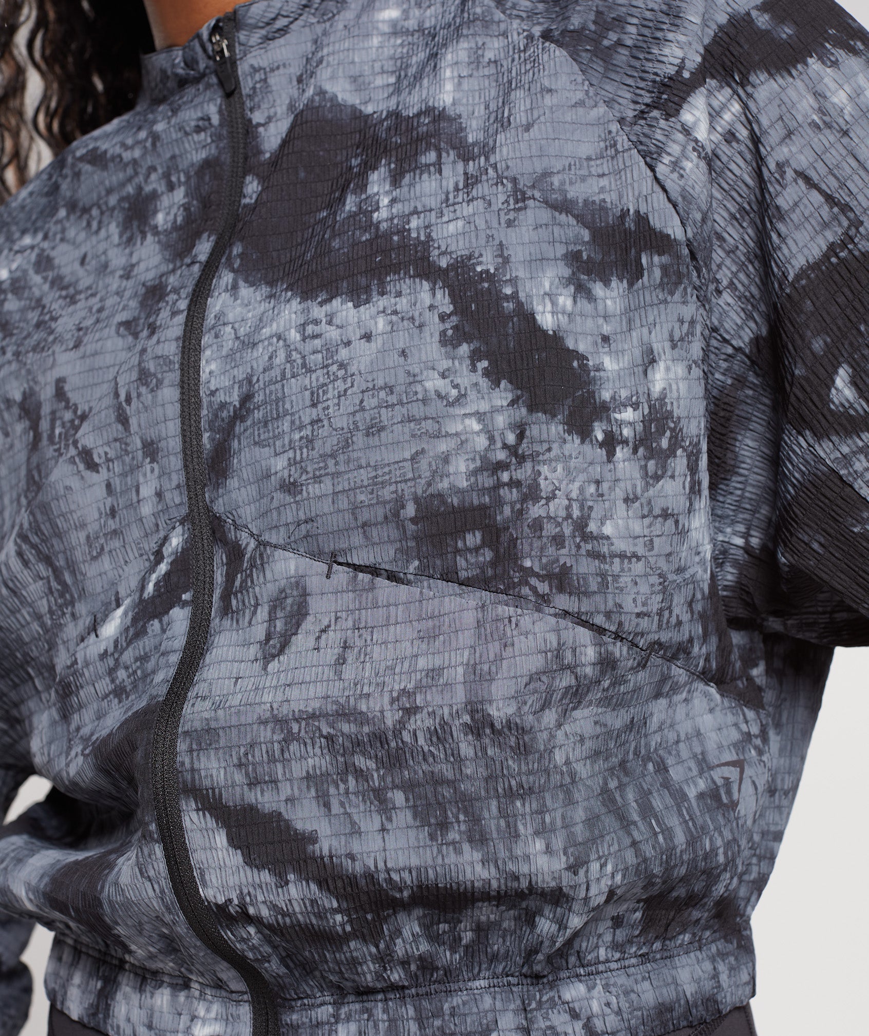 Elevate Woven Jacket in Coin Grey Spray Dye - view 7