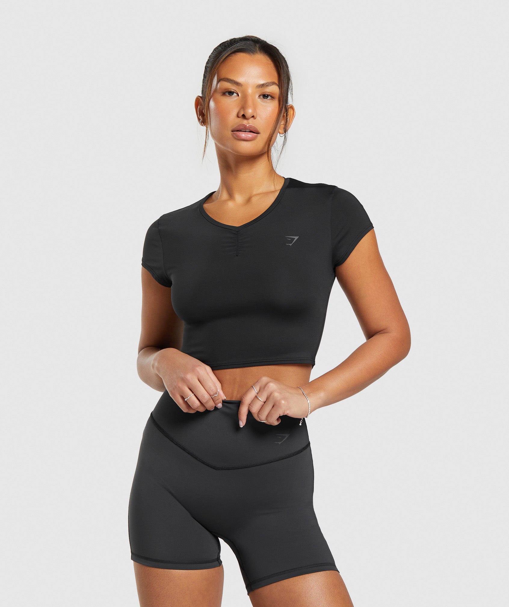 Elevate Ruched Crop Top dans Black