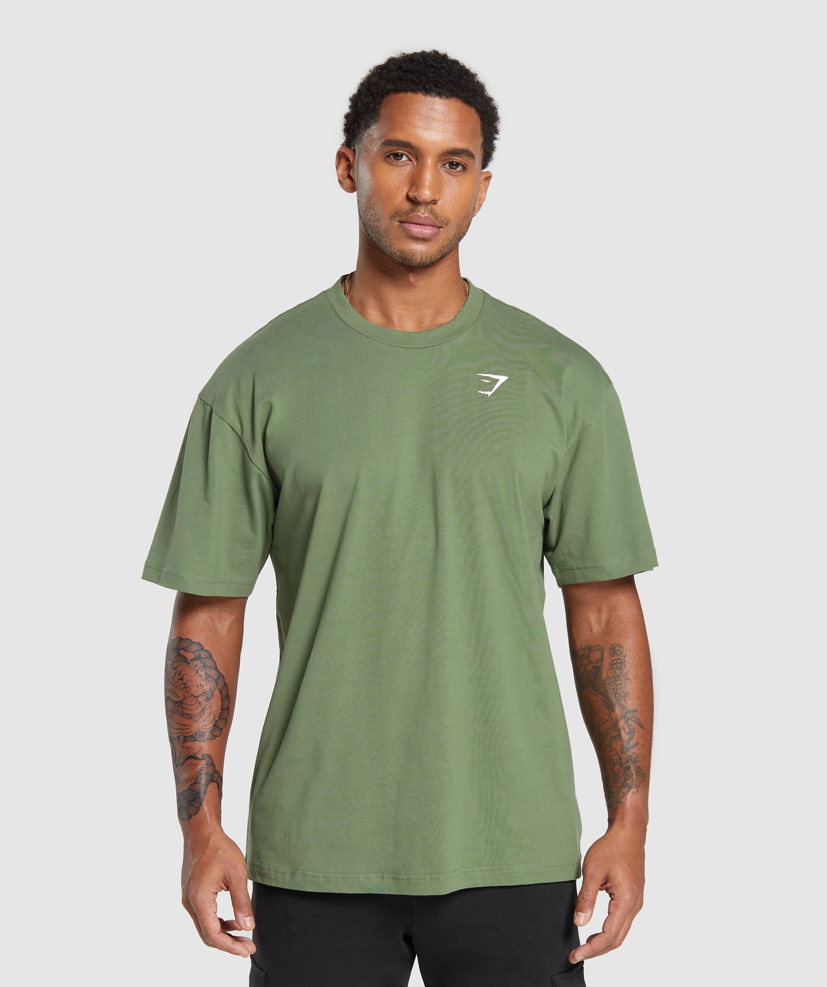 Essential Oversized T-Shirt dans Force Green