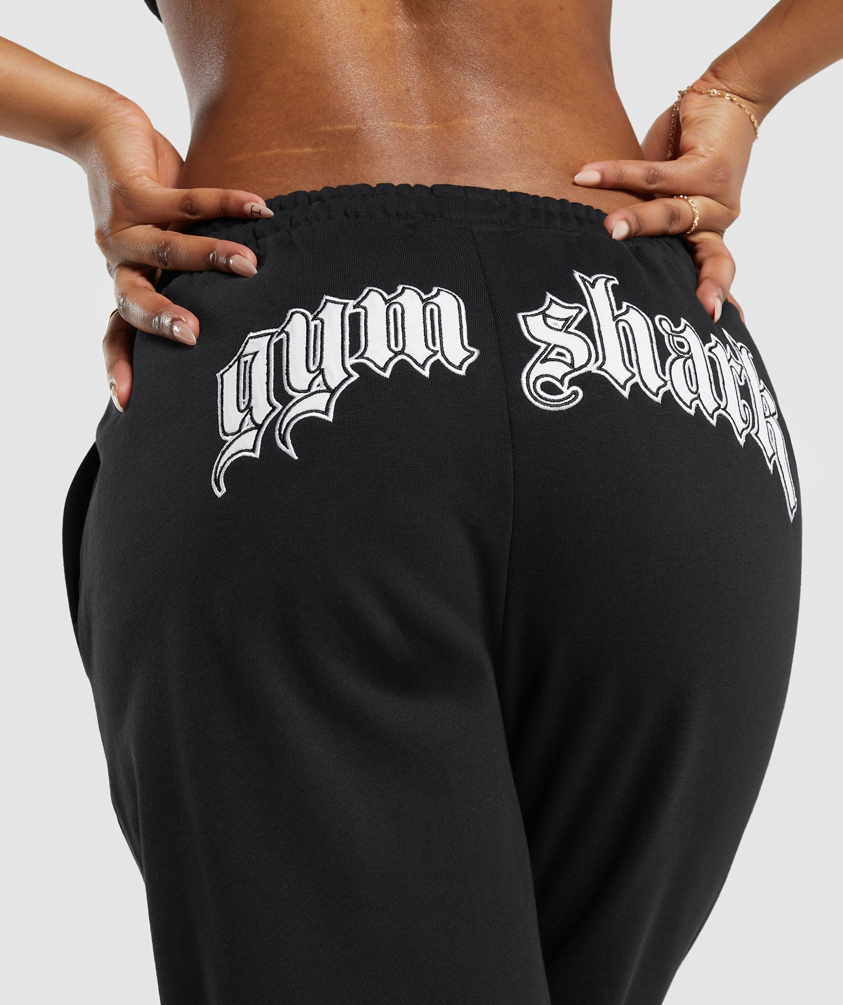 Heavy Flex Graphic Jogger dans Black